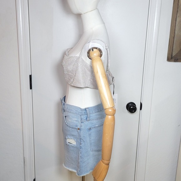 SLA The Label Shimmer Crop Top Silver Metallic Cowl Neck Size XL NWT - Picture 3 of 7